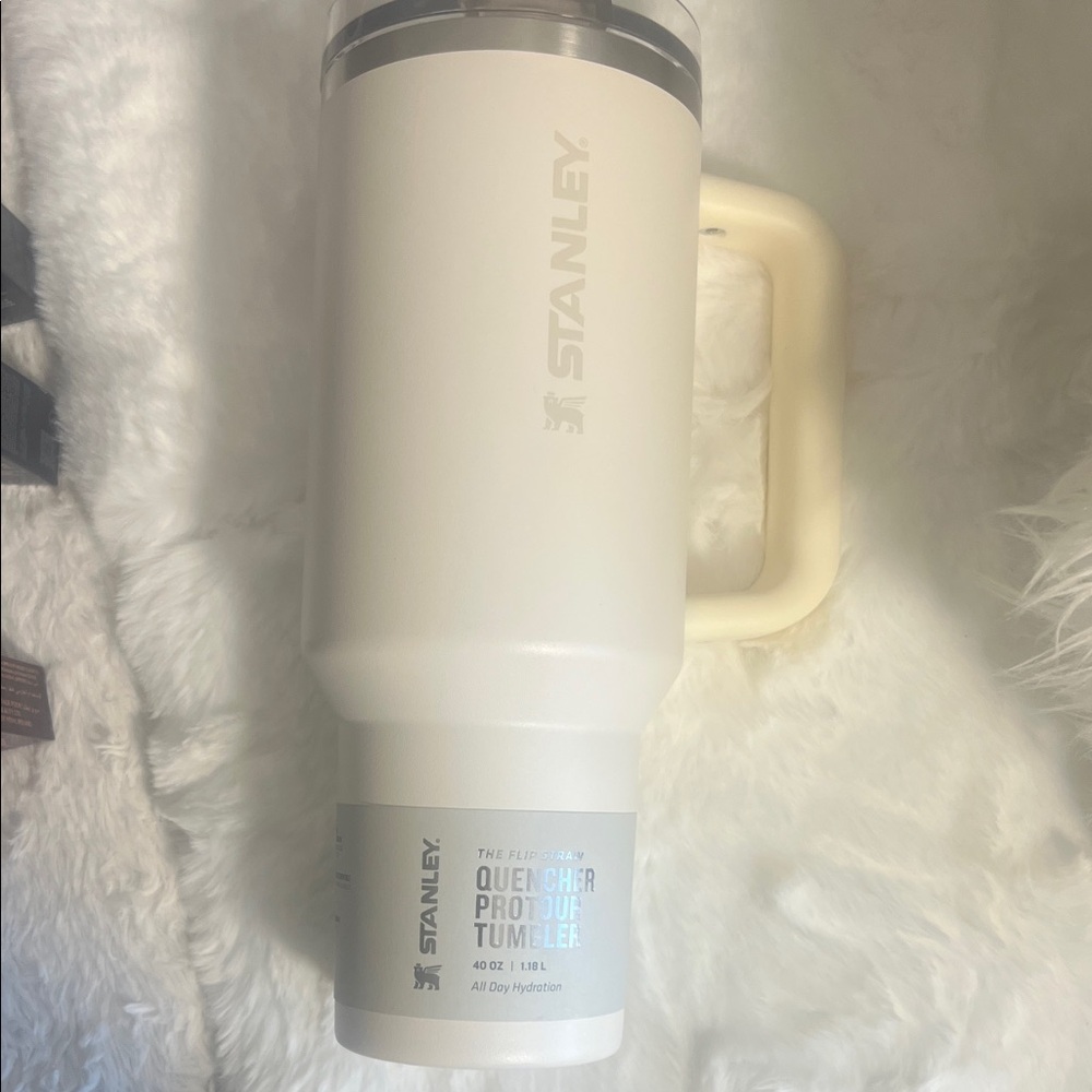 Stanley Cream 40oz Quencher Tumbler with Handle